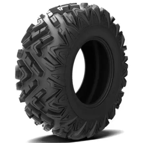 Atv Dekk 26x12R12 Arisun AR68 R12, skrå vinkel som fremhever det dype slitemønsteret for røft terreng.