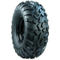 Atv Dekk 25x11-10 Carlisle AT489, skrå forfra, fremhever dype spor og slitesterk gummi i slitebanen.