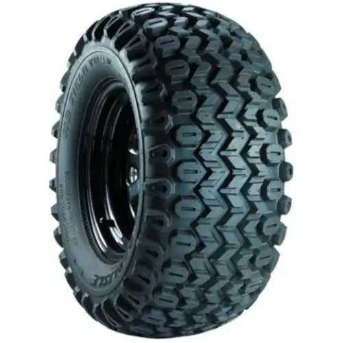 Atv Dekk 26x12-12 Carlisle, skrå forfra med tydelig slitebane og felg som fremhever det grove mønsteret.
