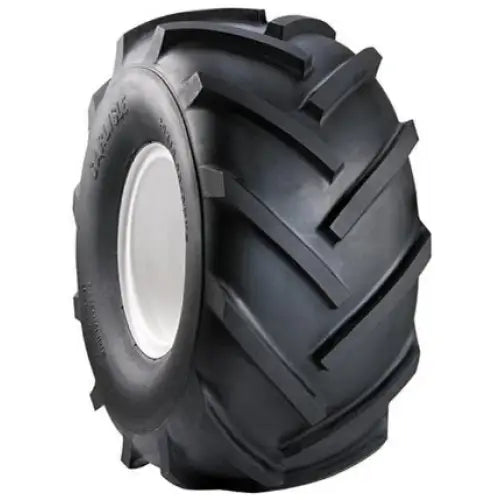 Atv Dekk 13x5-6 Carlisle Super Lug, skråvisning som fremhever de dype, vinklete traktormønstrene og lys felg.