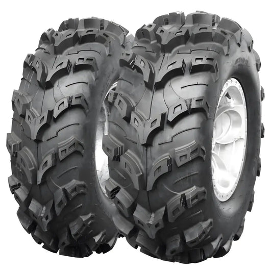 Atv Dekk 26x11-12 Deli SG-781 Maxi Grip, to grove terrengdekk med sølvfargede felger sett fra skrå vinkel.