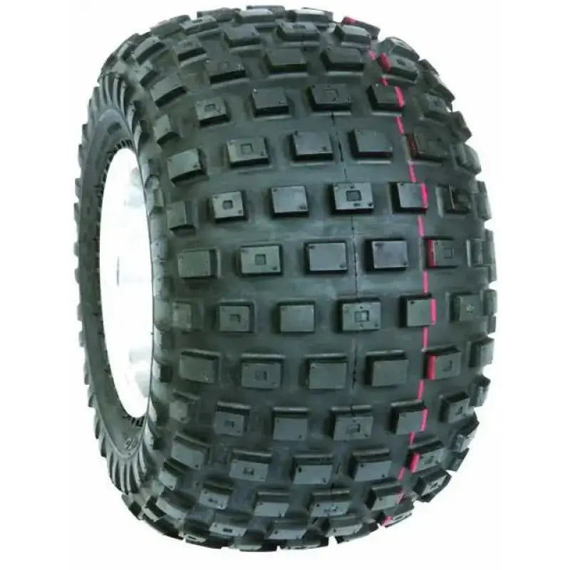 Atv Dekk 18x9.50 Duro HF240A, skråvisning som fremhever firkantede knaster og rød stripe langs slitebanen.