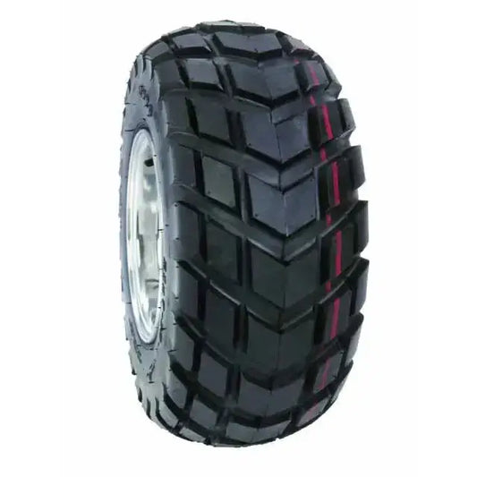 Atv Dekk 18x7-7 Duro HF247, skrå vinkel som viser brede spor og røde linjer i det grovmønstrede slitebanet.