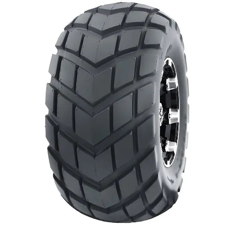 Atv Dekk 18x9.50 Hakuba P343, skråvinklet visning som fremhever V-formet mønster og solid gummistruktur.
