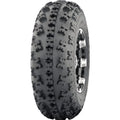 Atv Dekk 23x7-10 Hakuba P348, skrå forfra med synlig grovt mønster og sølvfarget felg mot lys bakgrunn.