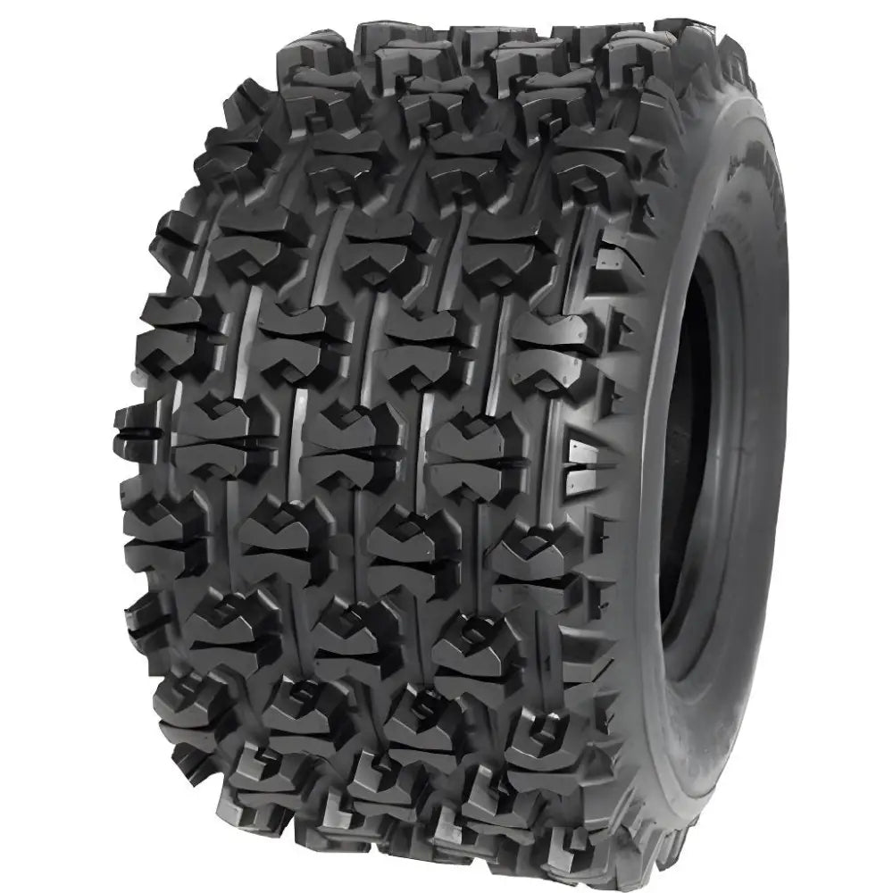 Atv Dekk 26x11-12 Hakuba P350 sett fra skrå vinkel, fremhever grove knaster og robust terrengprofil mot hvit bakgrunn.