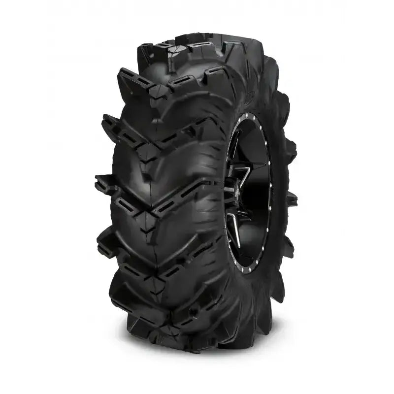 Atv Dekk 36x10-17 ITP Cryptid, skrå forfra med stjerneformet felg og markerte mønsterblokker for godt grep.