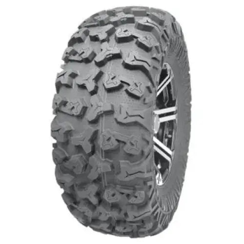 Atv Dekk 28x10-14 Journey, skråvisning som fremhever store terrengknaster og sølvfarget felg med eiker.