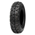 Atv Dekk 23x7-10 Journey P348, skråvisning fremhever grovt terrengmønster og detaljerte spor på ren hvit bakgrunn.