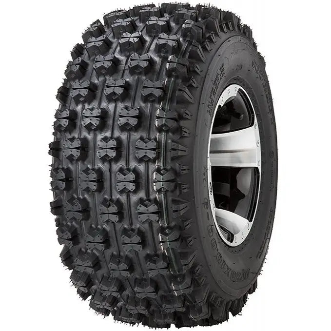 Atv Dekk 18x9.50 Journey P357, trekvartvisning som fremhever grove sideknaster og sort-hvitt felginnsats.