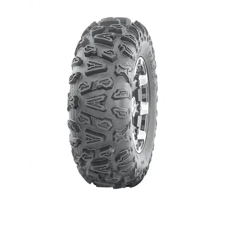 Atv Dekk 26x10-12 Journey P390, skrå forfra med markerte knaster og dype spor i det grove mønsteret.
