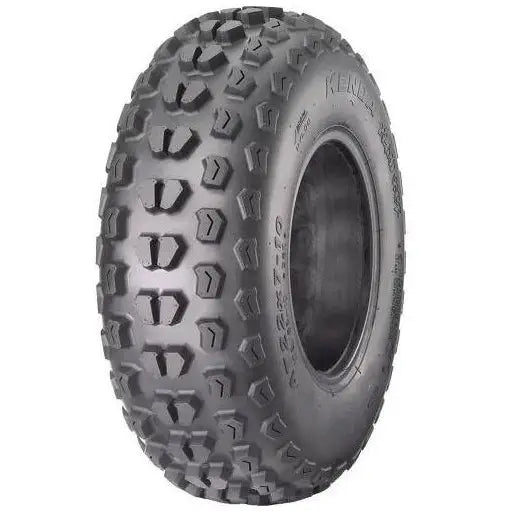 Atv Dekk 21x7-10 Kenda K532 i svart, trekvart vinkel med markerte knaster og tydelig terrengmønster mot hvit bakgrunn.