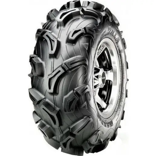 Atv Dekk 26x11-12 Maxxis Zilla sett skrått forfra, fremhever dypt mønster og sorte metalldetaljer på felgen.