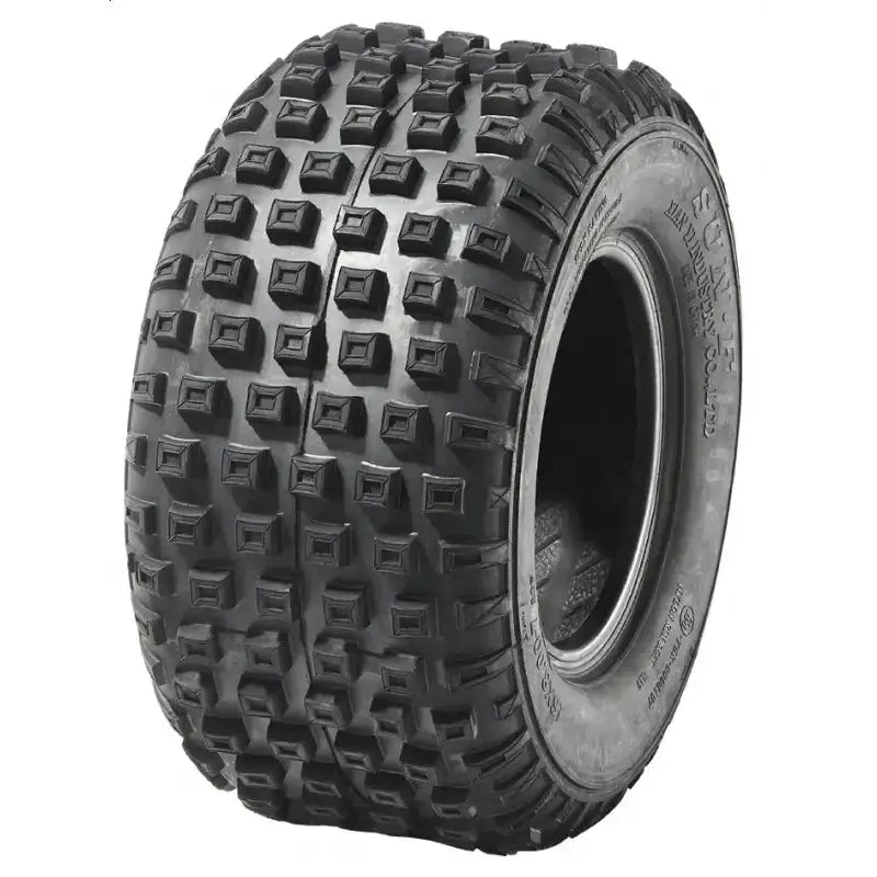 Atv Dekk 22x11-8 Sunf A-011, skråvisning som fremhever firkantede knotter for ekstra grep på ujevnt terreng.