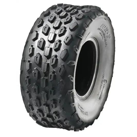 Atv Dekk 19x7-8 Sunf A-015, skrått side- og frontbilde som fremhever det grove terrengmønsteret på hvit bakgrunn.