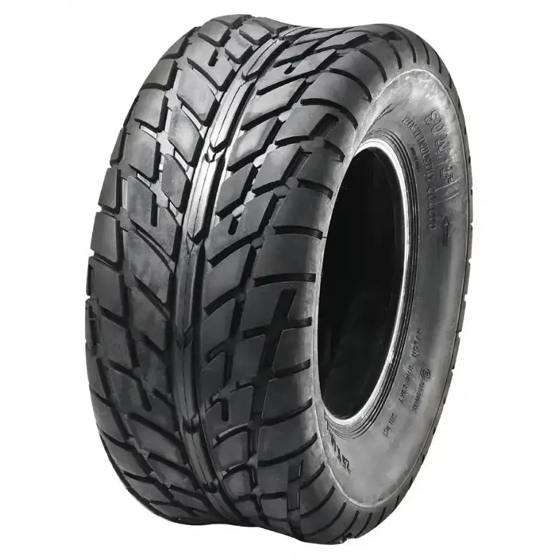 Atv Dekk 18x9.50 Sunf A-021, skrå forfra med fokus på grove spor og solide kanter mot hvit bakgrunn.