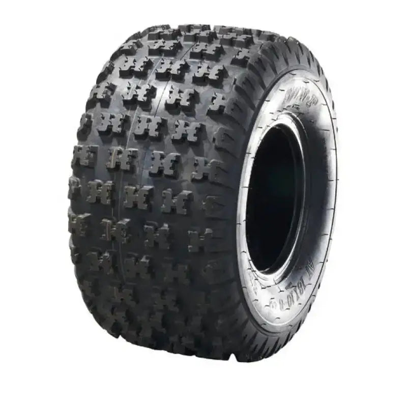 Atv Dekk 22x11-9 Sunf A-031, skråvisning som fremhever det grove terrengmønsteret og de markerte gummiklossene.