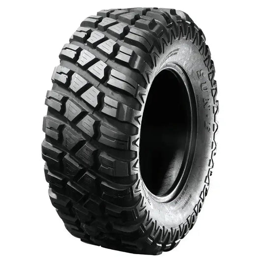 Atv Dekk 28x10-14 Sunf A-047, tredels vinkel som fremhever de dype sporene og det markante terrengmønsteret.