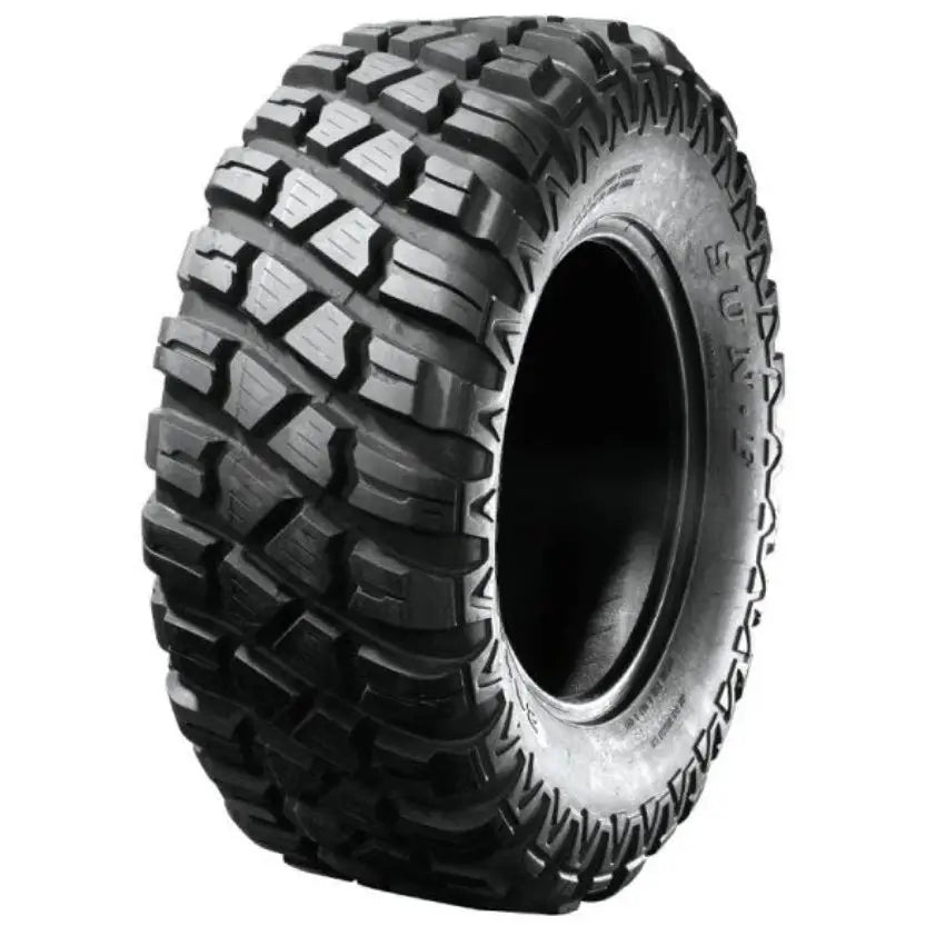 Atv Dekk 28x10-14 Sunf A-047, skrå visning som fremhever grovt mønster for optimalt terrenggrep.