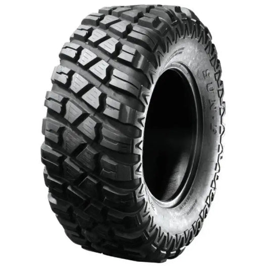 Atv Dekk 28x10-14 Sunf A-047, skrå visning som fremhever grovt mønster for optimalt terrenggrep.
