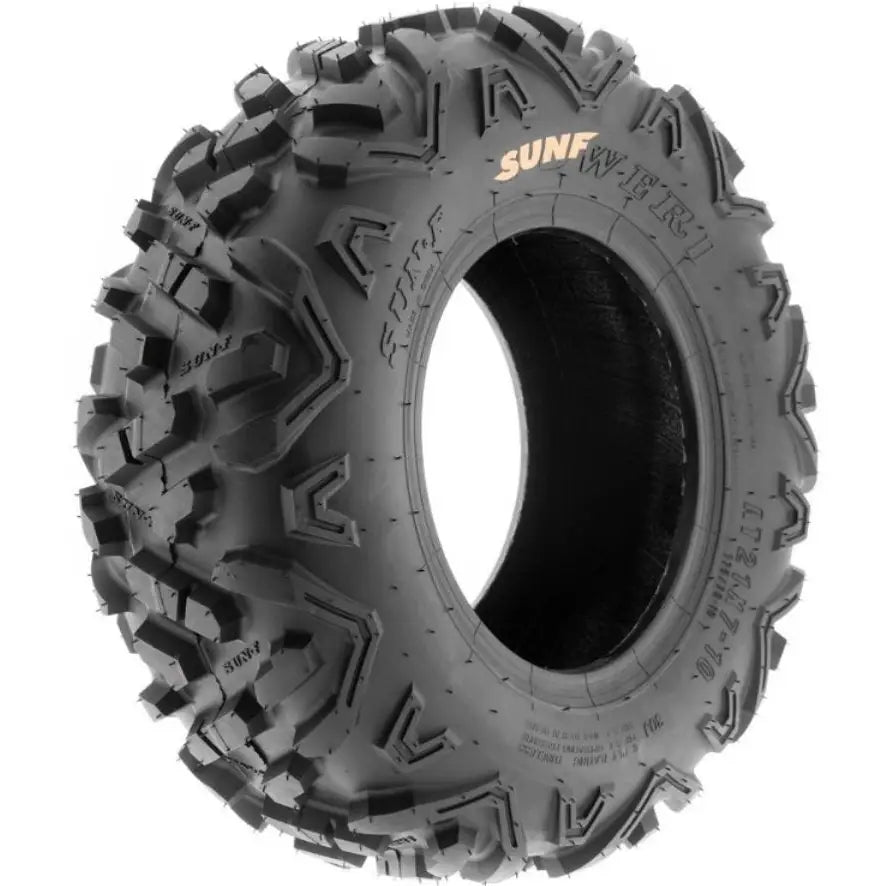 Atv Dekk 21x7-10 Sunf A051, sidebilde som fremhever det grove mønsteret og den synlige logoen på gummien.