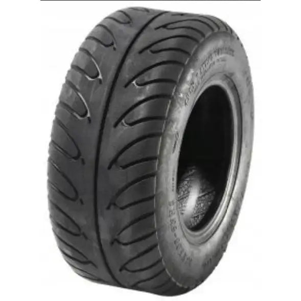 Atv Dekk 13x5-6 Sunf R-011 skråvisning, fremhever brede spor og dypt mønster på svart gummi mot hvit bakgrunn.