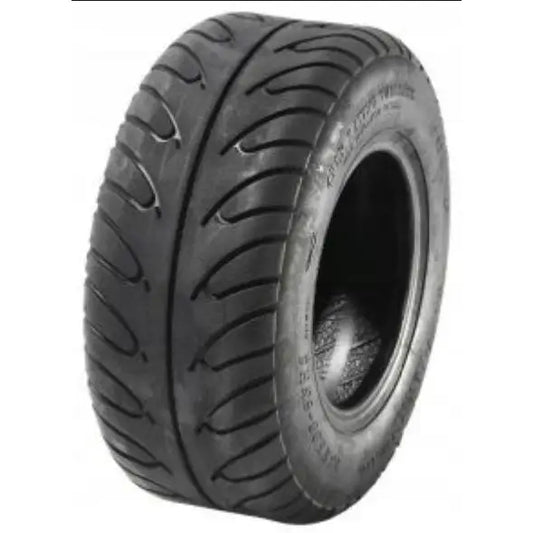 Atv Dekk 13x5-6 Sunf R-011 skråvisning, fremhever brede spor og dypt mønster på svart gummi mot hvit bakgrunn.