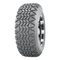 Atv Dekk 24x8-12 Wanda, skråvisning som fremhever de dype mønsterblokkene og felgens blanke detaljer.