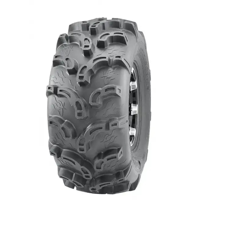 Atv Dekk 26x12-12 Wanda P375, skrå forfra med markerte, dype spor og grovt mønster for optimalt veigrep.